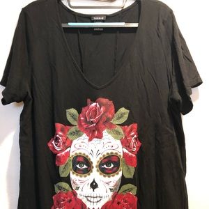 Torrid skull with flowers tee.  Plus size 1.
